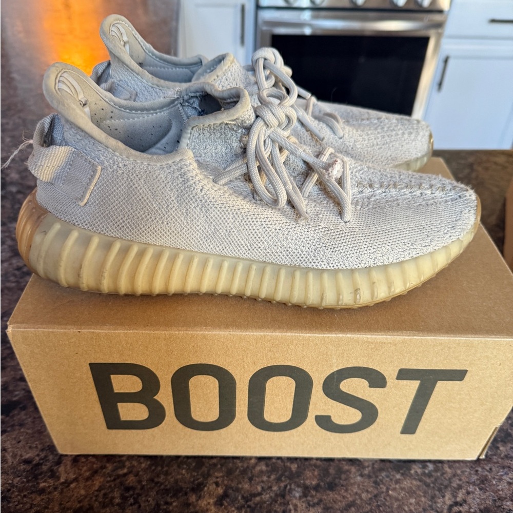 Men’s Size 7 Yeezy Boost 350 V2
